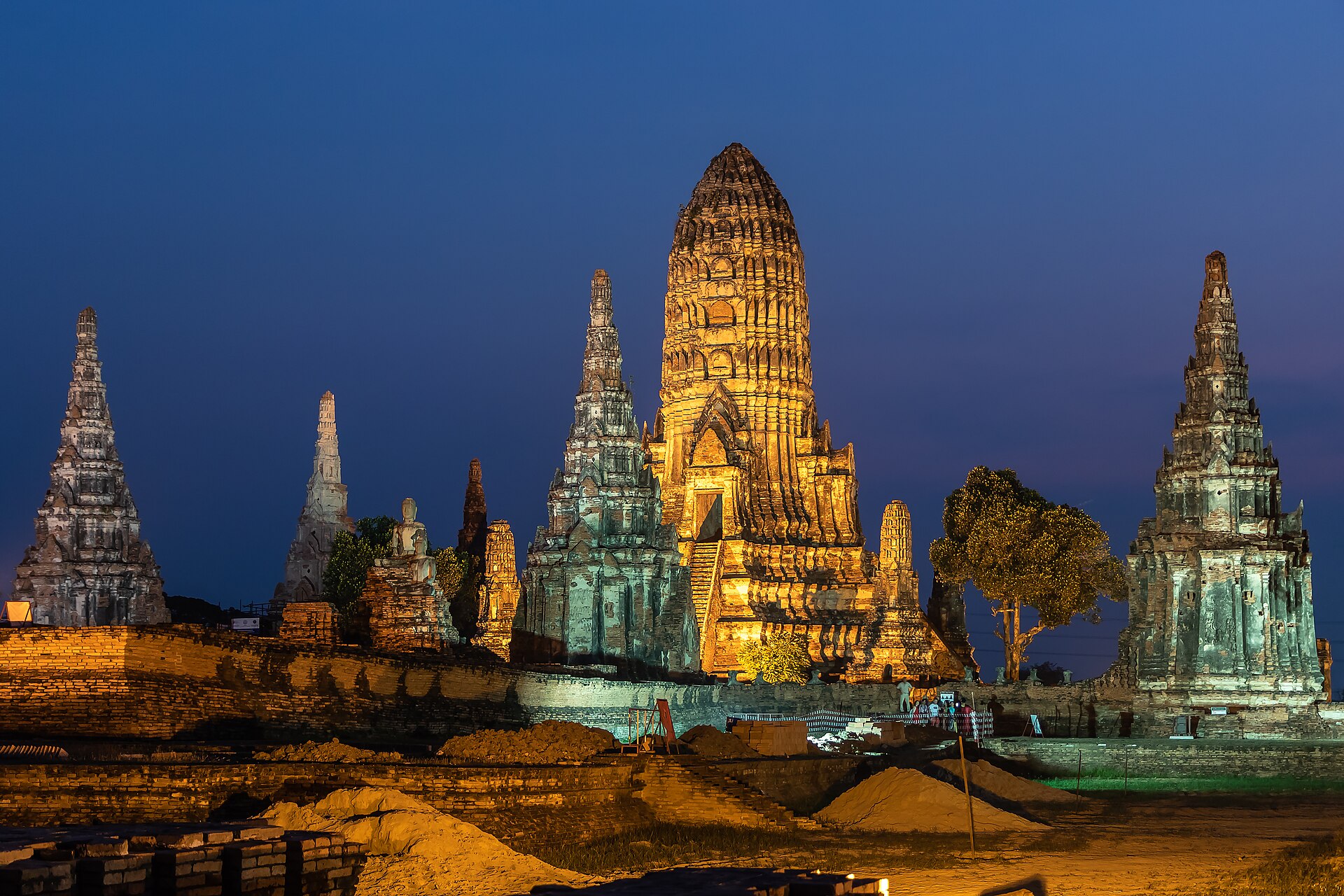 A breathtaking sunset over the ruins of Ayutthaya, a perfect end to your day.