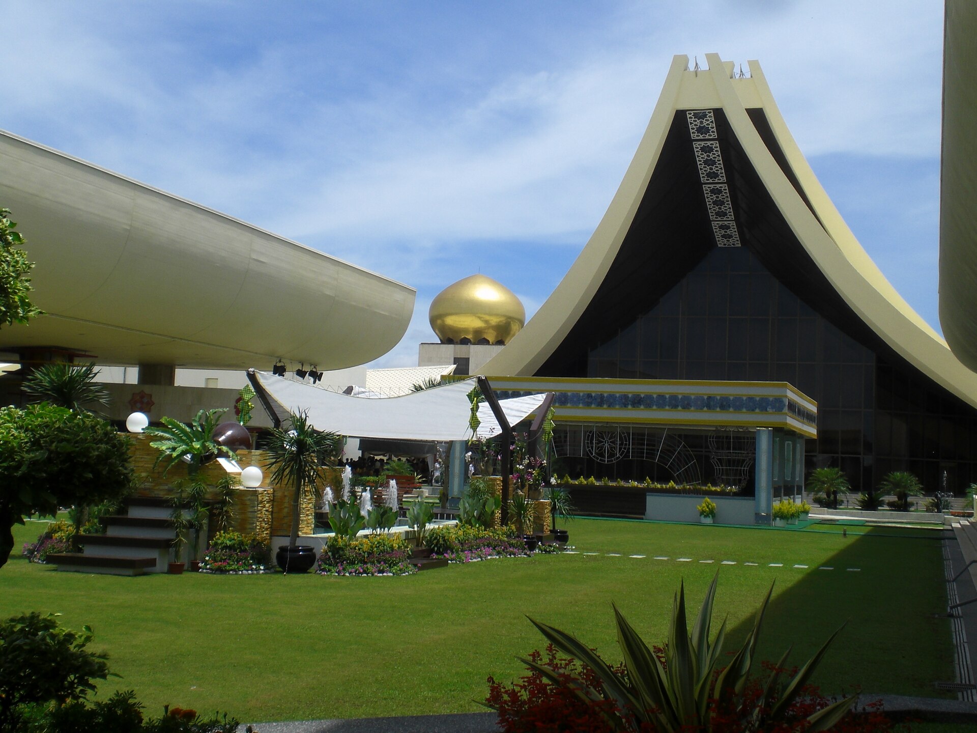 The magnificent Istana Nurul Iman, the largest residential palace in the world.