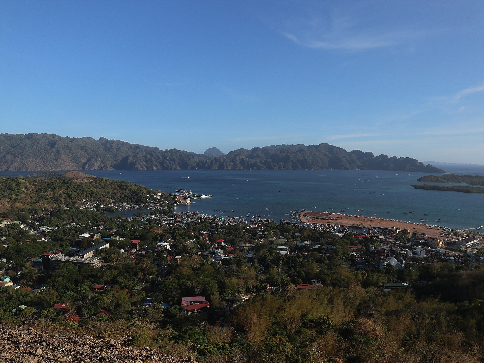 Exploring the Hidden Depths of Coron: Wrecks and Lagoons