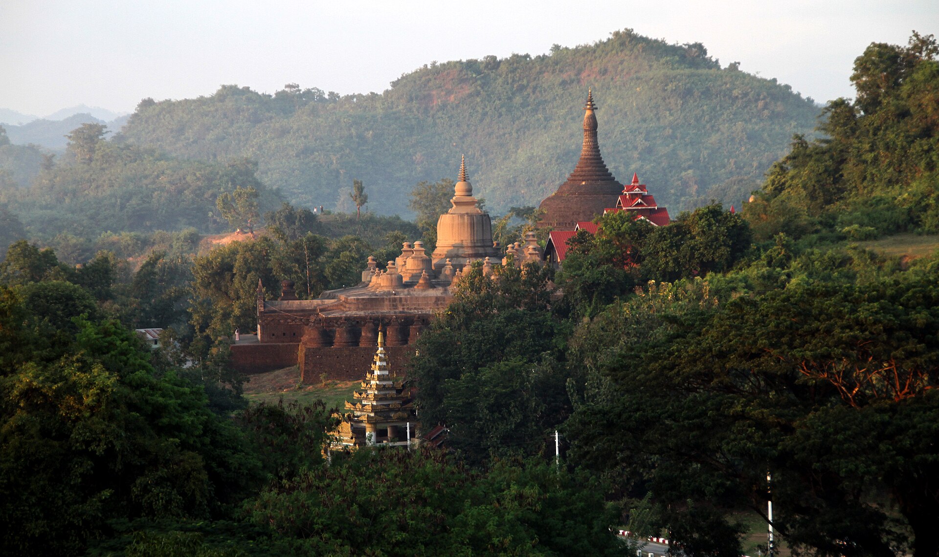 Mrauk U ruins